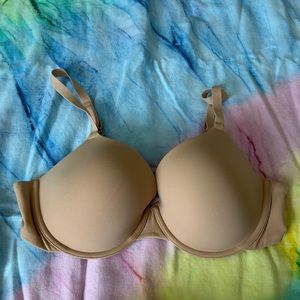 New without tags skims nude colored t-shirt bra in size 38c